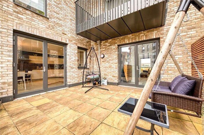 3 Bedroom Flat To Rent In Hering Road, Trumpington, Cambridge, Cambridgeshire, CB2