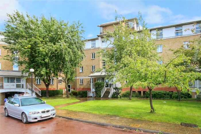 2 Bedroom Apartment To Rent In Cabot Court, Worgan Street, SE16