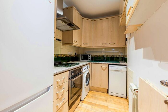 3 Bedroom Flat To Rent In Marshalsea Road, Borough, London, SE1