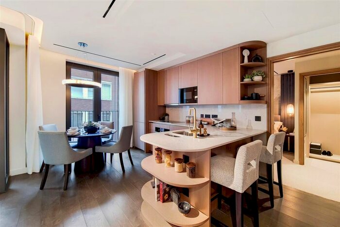 2 Bedroom Flat To Rent In Tcrw, Soho, London, W1F