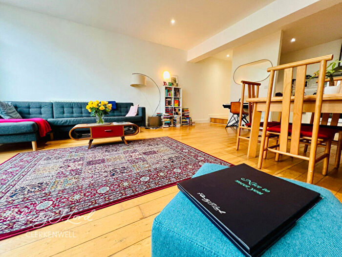 2 Bedroom Apartment To Rent In Great Sutton Street, London, EC1V