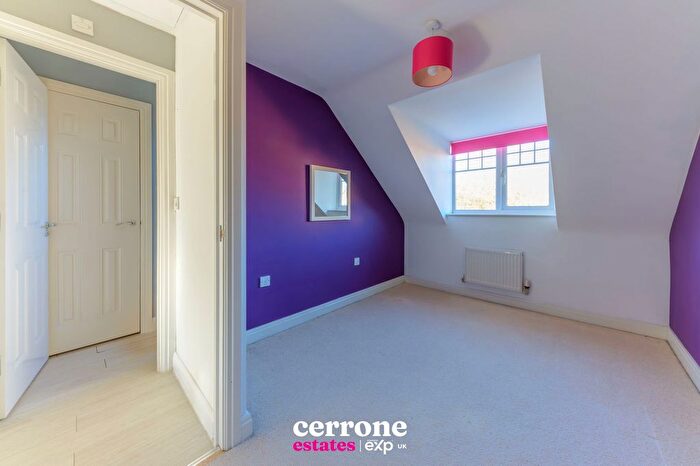 3 Bedroom End Of Terrace House For Sale In Hedgerow Close, Greenlands, Redditch, B98
