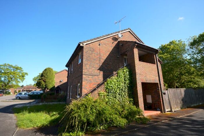 Studio To Rent In Marram Close, Lymington, Hampshire, SO41