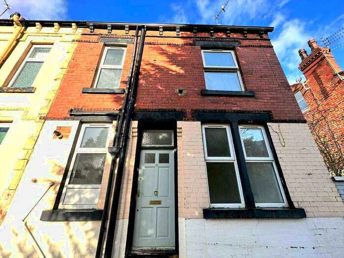 2 Bedroom End Of Terrace House To Rent In Moorfield Street, Armley, Leeds, LS12