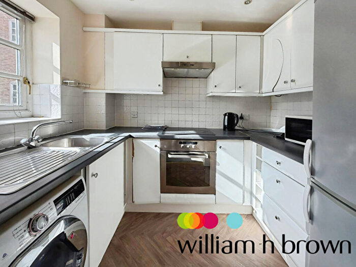 2 Bedroom Flat To Rent In Albany Gardens, Colchester, CO2