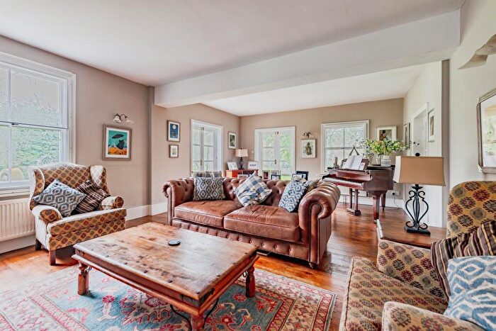 5 Bedroom Detached House For Sale In East Hill Lane, Copthorne, Crawley, RH10