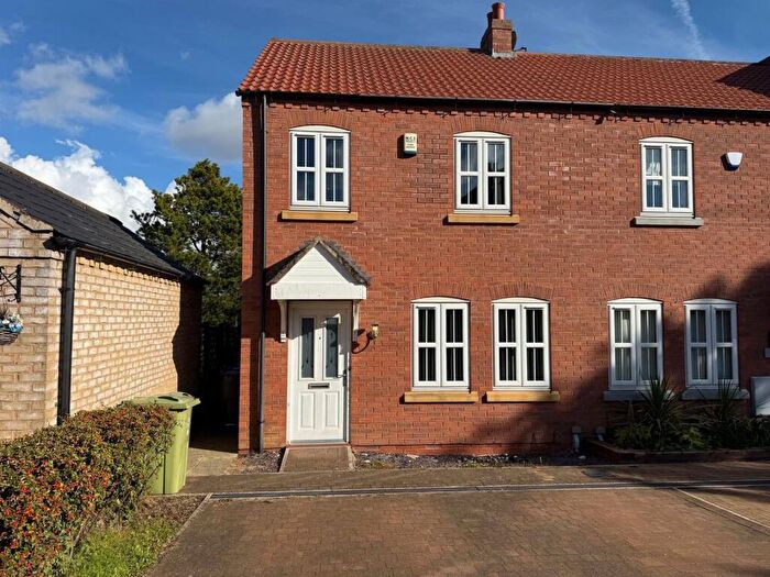 3 Bedroom End Of Terrace House To Rent In Poachers Rise, Stallingborough, Grimsby, Lincolnshire, DN41