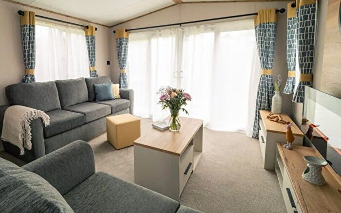 2 Bedroom Mobile/park Home For Sale In Horsey, Great Yarmouth, NR29