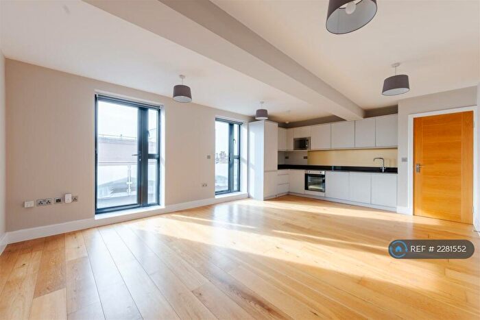 3 Bedroom Flat To Rent In Mare Street, London, E8