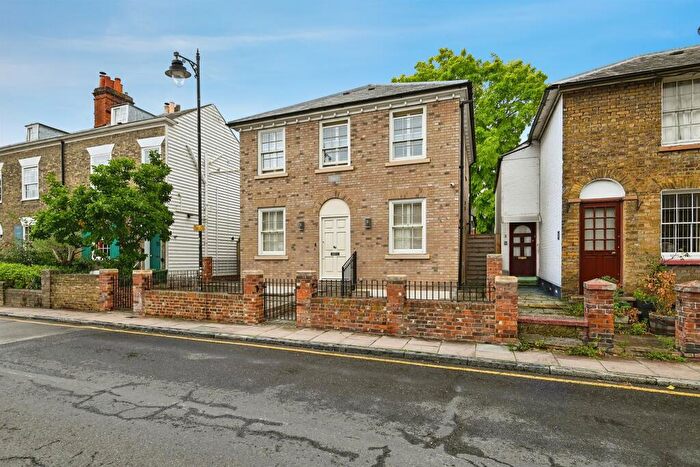 5 Bedroom Detached House For Sale In South Road, Faversham, ME13