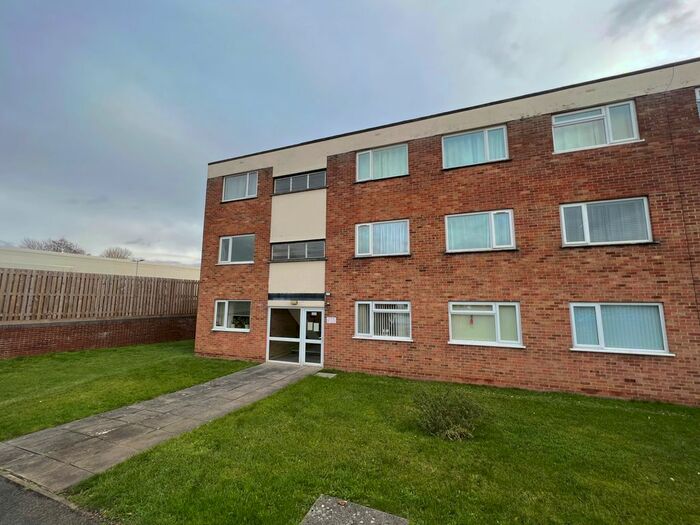 1 Bedroom Flat To Rent In Hamilton Court, Taunton, TA1