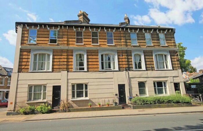 2 Bedroom Flat To Rent In St. Margarets Road, St Margarets, Twickenham, TW1
