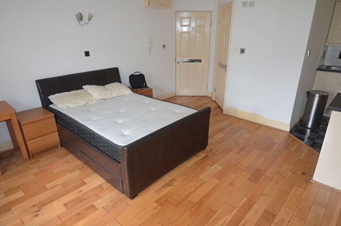 Studio To Rent In Lea Bridge Road, Leyton, E10