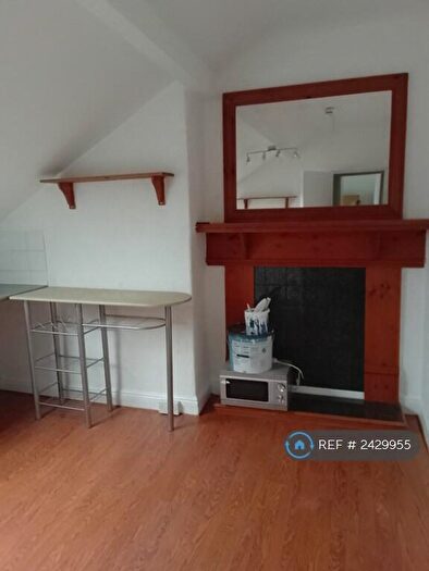 1 Bedroom Flat To Rent In Brompton View, Leeds, LS11