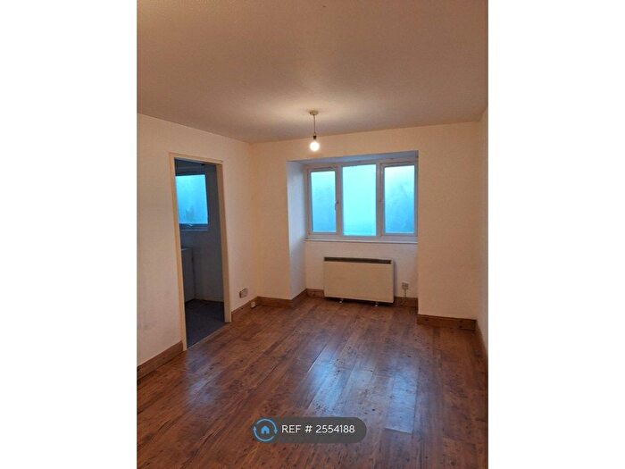 1 Bedroom Flat To Rent In Leaside Road, London, E5
