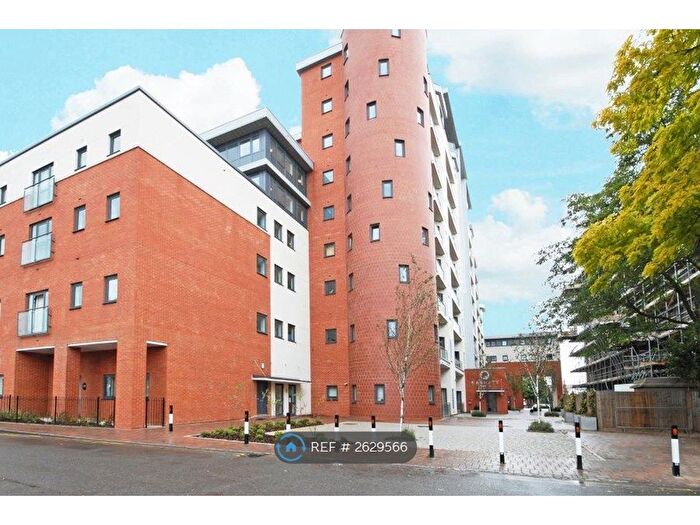 2 Bedroom Flat To Rent In Grays Place, Slough, SL2