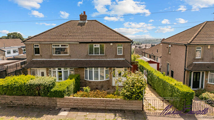 3 Bedroom Semi-Detached House For Sale In Brearcliffe Drive, Bradford, BD6