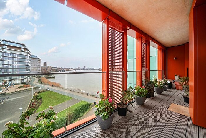 2 Bedroom Flat To Rent In Cable Walk, London, SE10