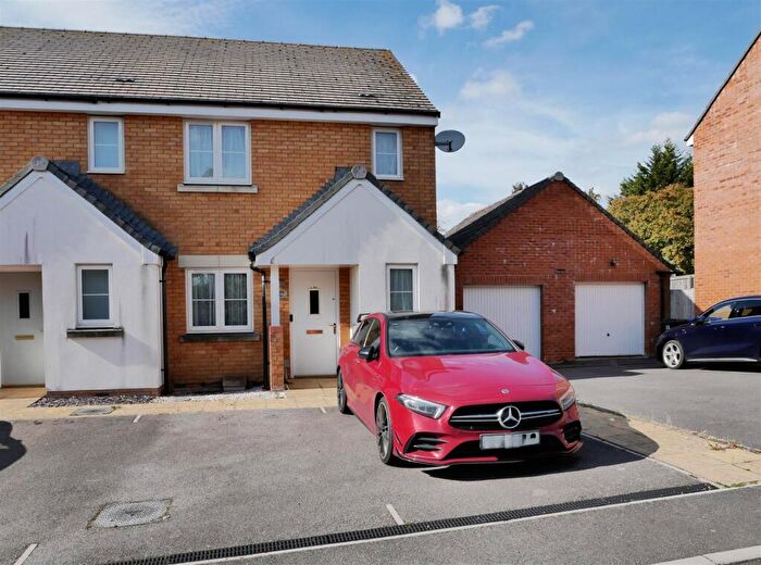 3 Bedroom Semi-Detached House For Sale In Anson Avenue, Calne, SN11