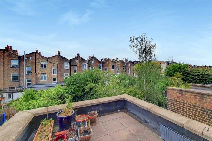 2 Bedroom Maisonette To Rent In Sussex Way, Holloway, Islington, London, N7