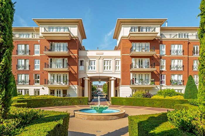 3 Bedroom Flat To Rent In Clevedon Road, Twickenham, TW1