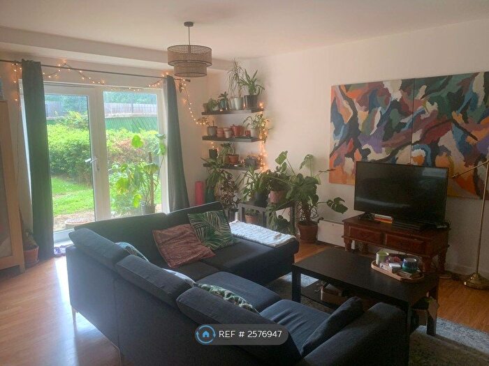 2 Bedroom Flat To Rent In High Road Leytonstone, London, E11