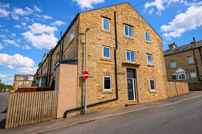 2 Bedroom Apartment To Rent In Batley Street, Halifax, HX3