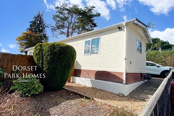 2 Bedroom Park Home For Sale In , Sunnyside Park, Ringwood Road, St. Ives, Ringwood, Hampshire, BH24