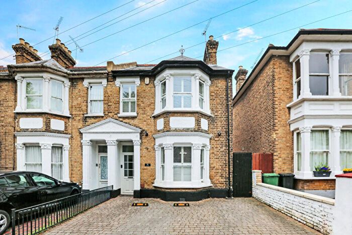 3 Bedroom Semi Detached House For Sale In Park Road, Westcliff-on-sea, SS0