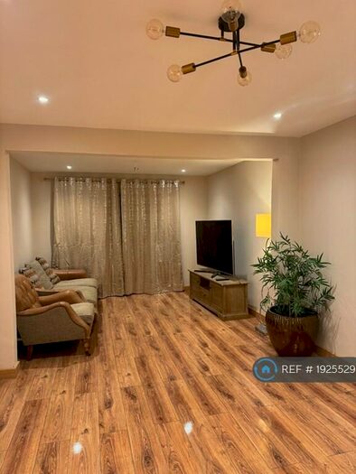 3 Bedroom Semi-Detached House To Rent In St. Leonards Road, Windsor, SL4