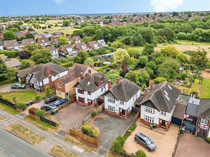 3 Bedroom Detached House For Sale In Northampton Road, Wellingborough, NN8