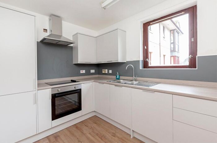 2 Bedroom Flat To Rent In Warriston Road, Edinburgh, EH7