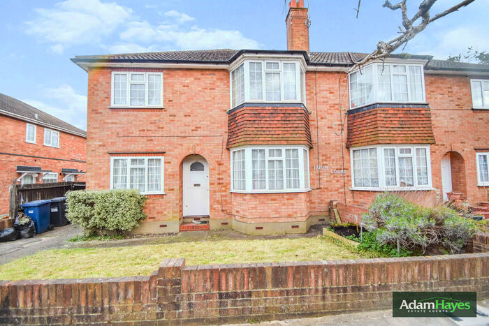 2 Bedroom Ground Maisonette To Rent In Oakleigh Crescent, Whetstone, N20