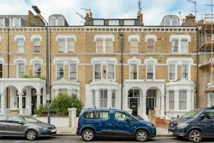2 Bedroom Flat To Rent In Sinclair Road, London, W14
