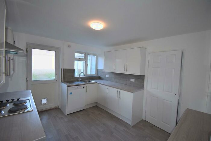 4 Bedroom Semi-Detached House To Rent In Wheatley Close, Welwyn Garden City., AL7