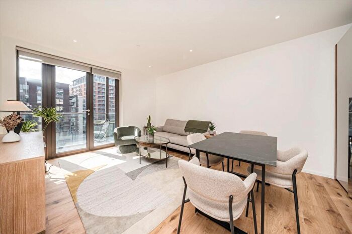 2 Bedroom Flat To Rent In New Union Square, Nine Elms, SW11