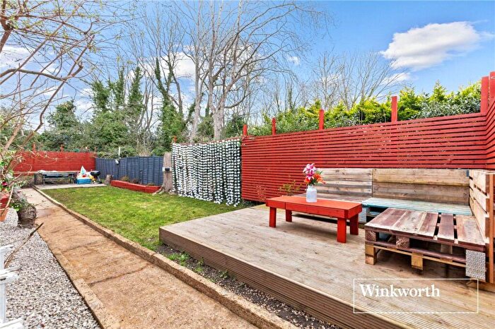 2 Bedroom Apartment To Rent In Finchley Park, North Finchley, London, N12