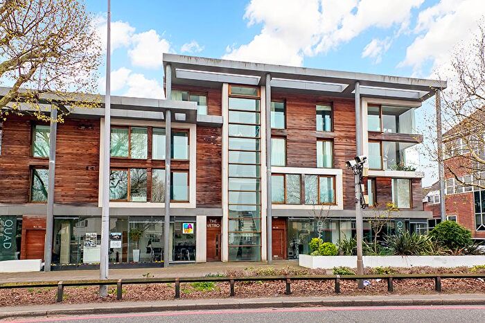 2 Bedroom Flat To Rent In Lower Mortlake Road, Richmond, TW9