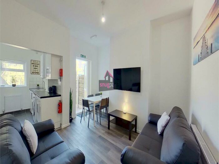 5 Bedroom House To Rent In Maurice Street, Salford, M6