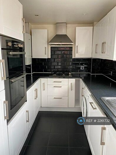 2 Bedroom Flat To Rent In Homefield Park, Sutton, SM1