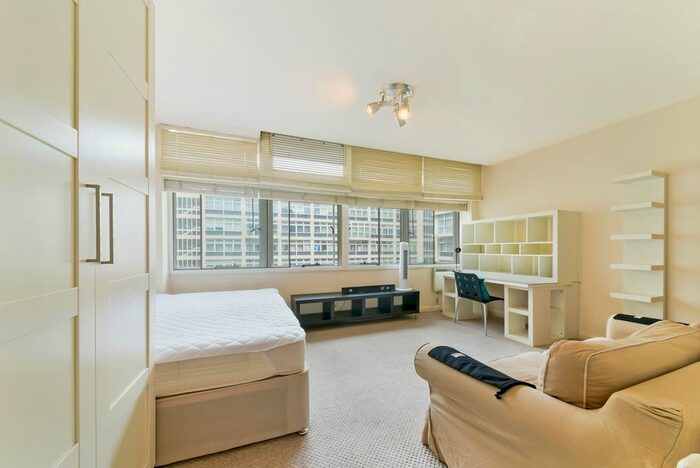 Studio To Rent In Newington Causeway, Elephant Amp; Castle, London, SE1