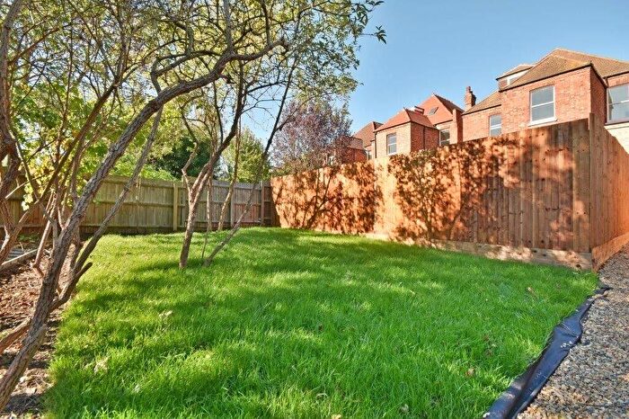 1 Bedroom Flat To Rent In Dartmouth Road, Kilburn, NW2