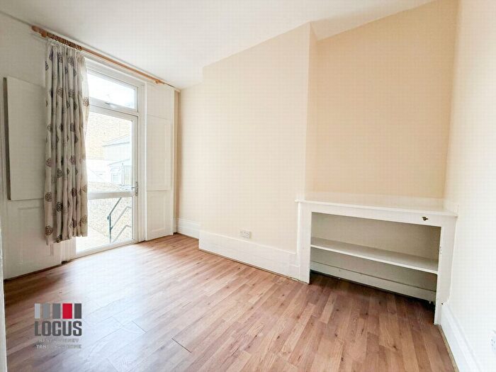 1 Bedroom Maisonette To Rent In Evering Road, Stoke Newington, N16