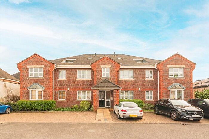 2 Bedroom Flat For Sale In Amelia Close, Acton, W3