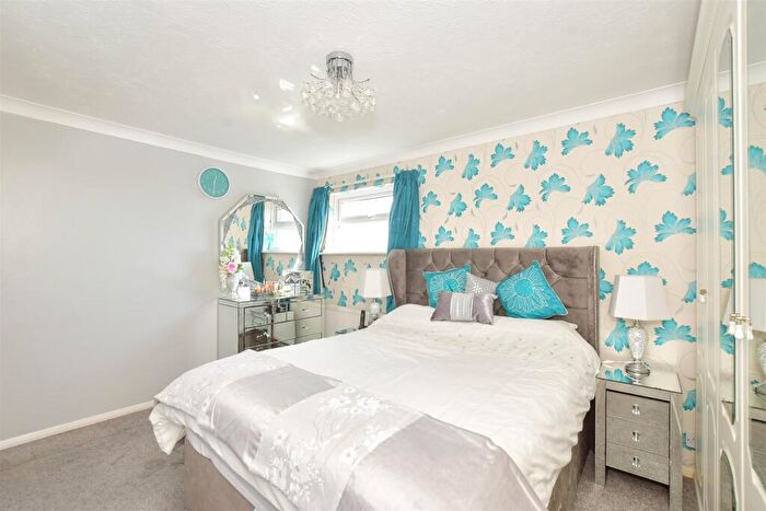 5 Bedroom Semi Detached House For Sale In Wellington Gardens, Chichester, West Sussex, PO20