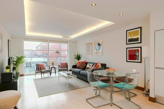 2 Bedroom Flat To Rent In Bell Street, Marylebone, London, NW1