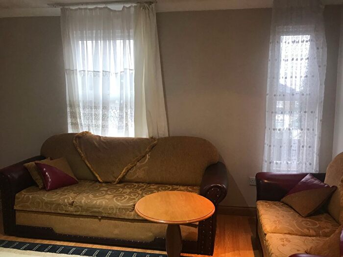 1 Bedroom Flat To Rent In Edinburgh Road, London, N18