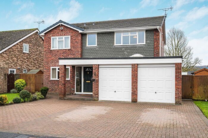 4 Bedroom Detached House For Sale In Cranford Drive, Holybourne, Alton, Hampshire, GU34