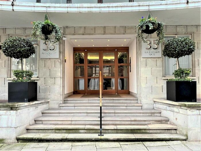 Studio For Sale In Buckingham Gate, London, SW1E