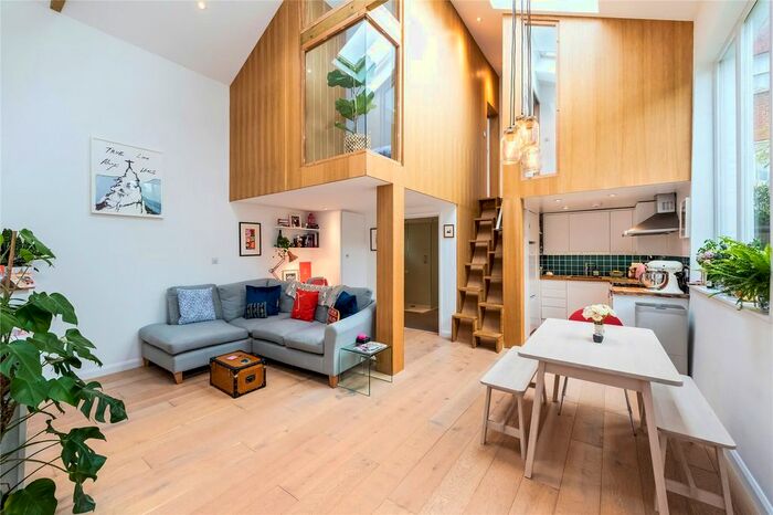 1 Bedroom Detached House To Rent In Bloemfontein Way, Shepherds Bush, London, W12